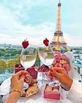 Без бренда «Свидание на фоне Эйфелевой башки» в Орле