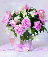 Без бренда «Нежный букетик с розами и настойка» в Орле в интернет-магазине Без бренда «Нежный букетик с розами и настойка» в Орле